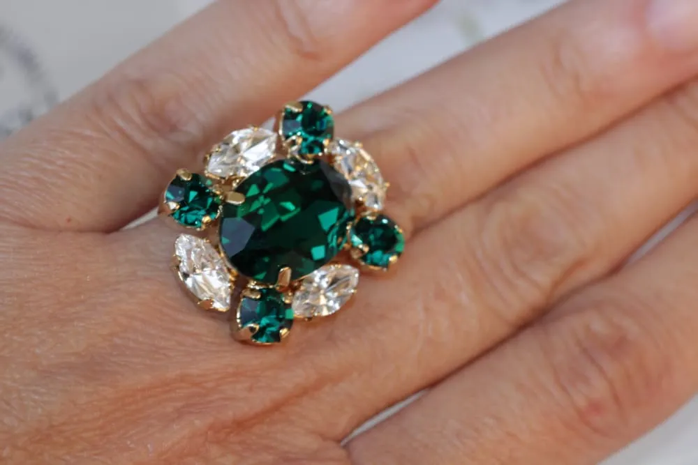 GREEN STATEMENT RING