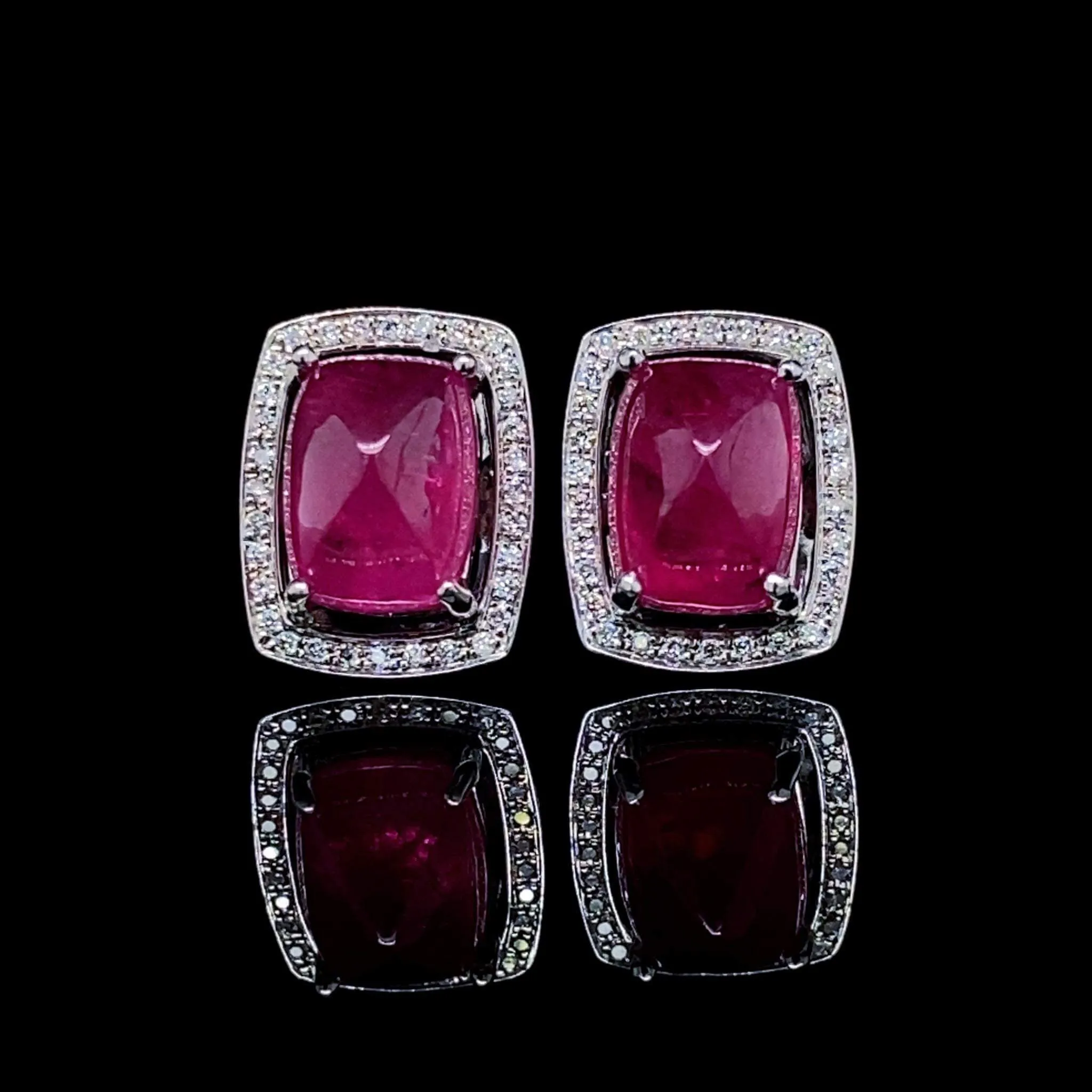 #LVNA2024 | Burmese Ruby Cabochon Gemstones Diamond Earrings 18kt