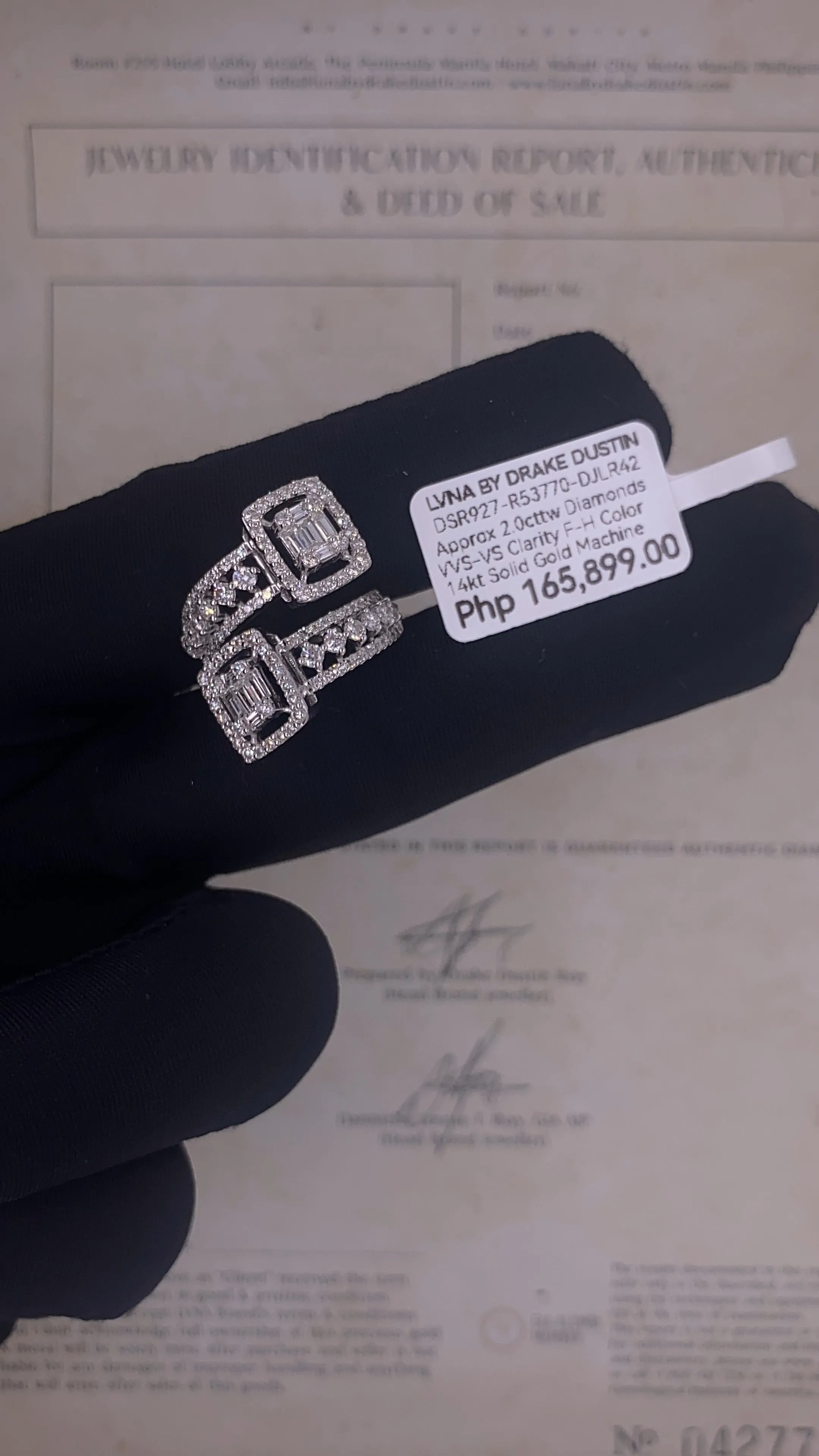 #LVNA2024 | Crossover Cushion Diamond Ring 18kt