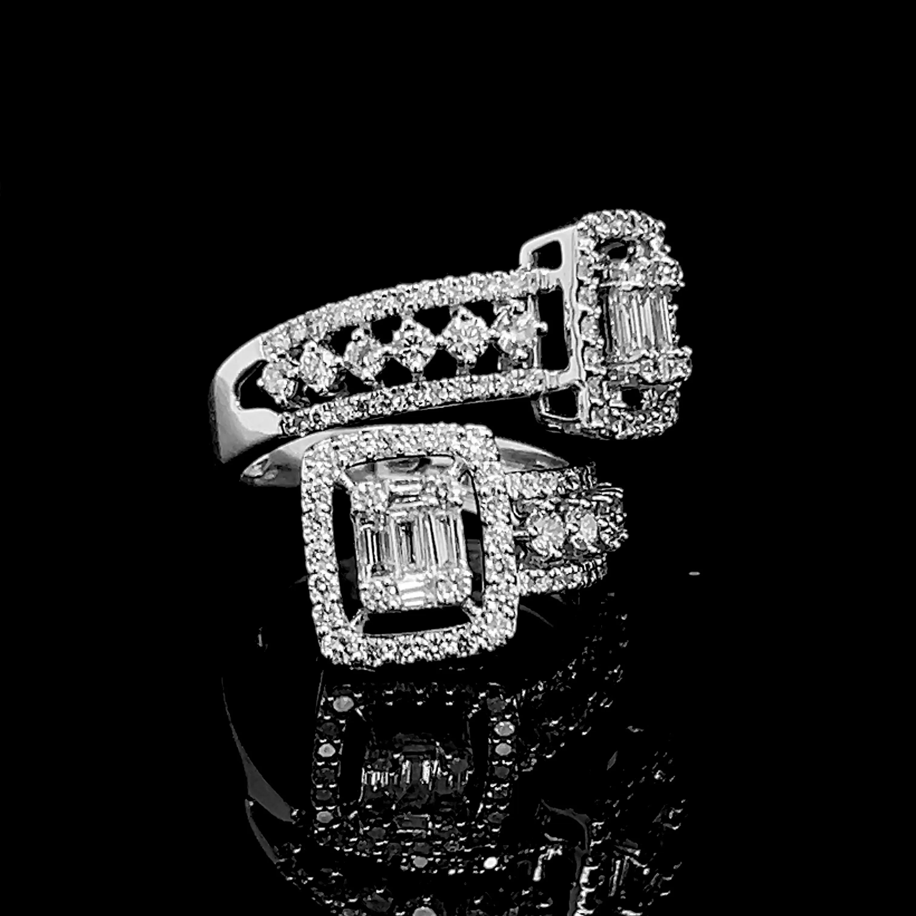 #LVNA2024 | Crossover Cushion Diamond Ring 18kt