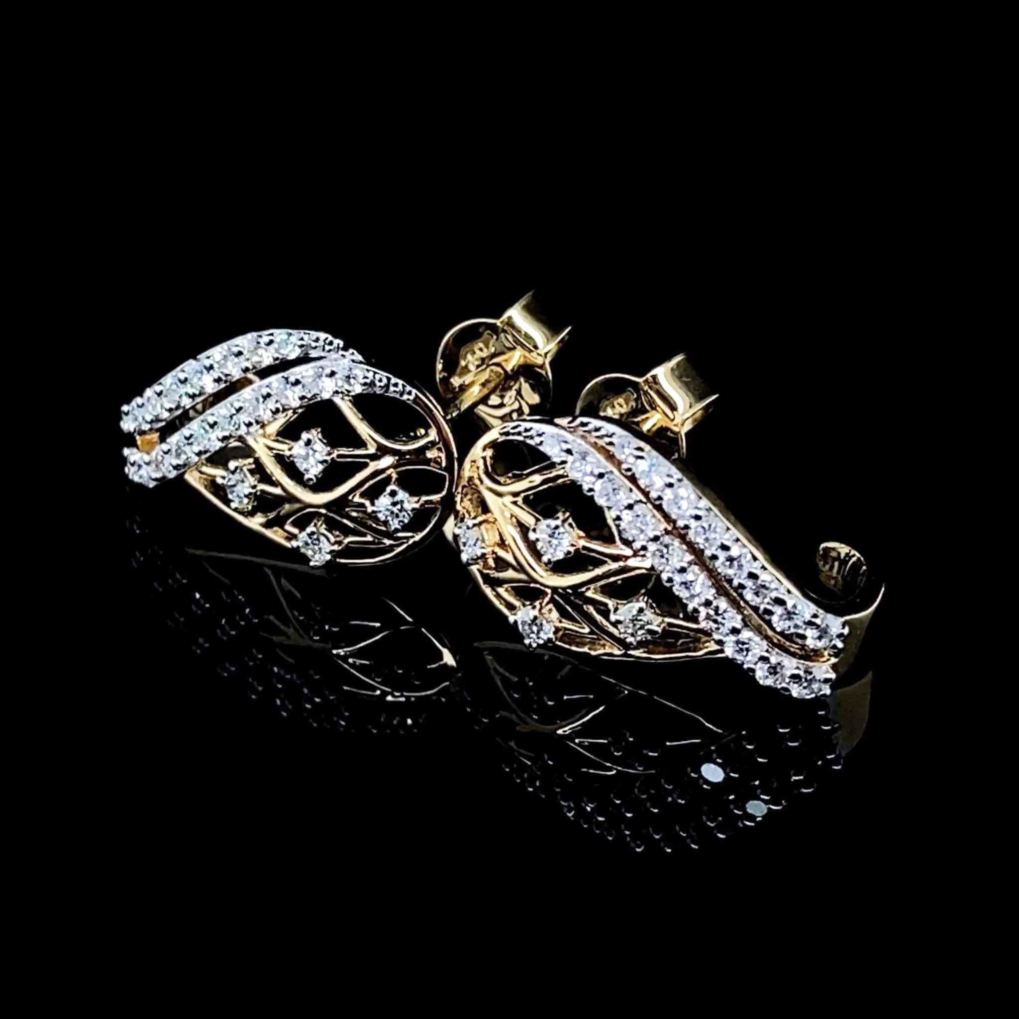 #LVNA2024 | Golden Birds Huggie Stud Diamond Earrings 18kt