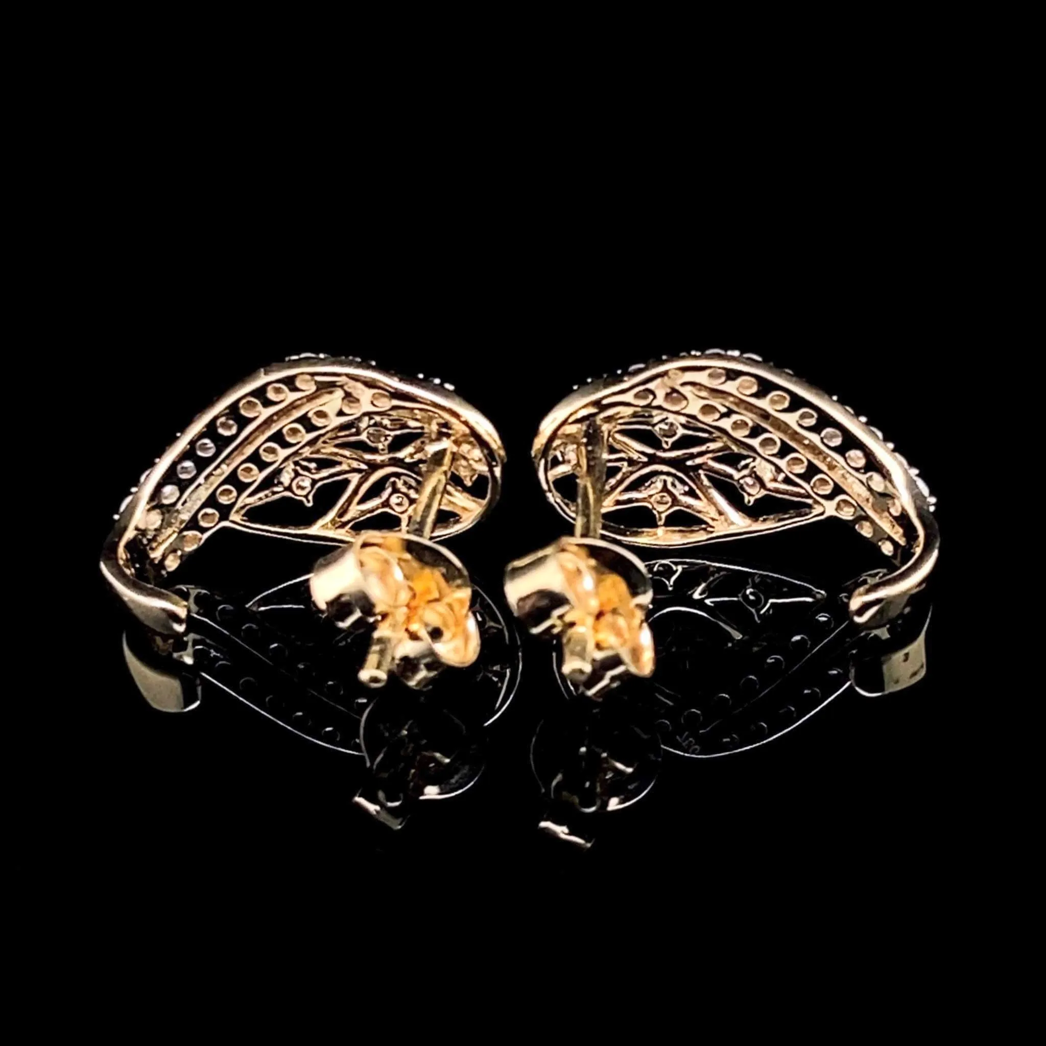 #LVNA2024 | Golden Birds Huggie Stud Diamond Earrings 18kt