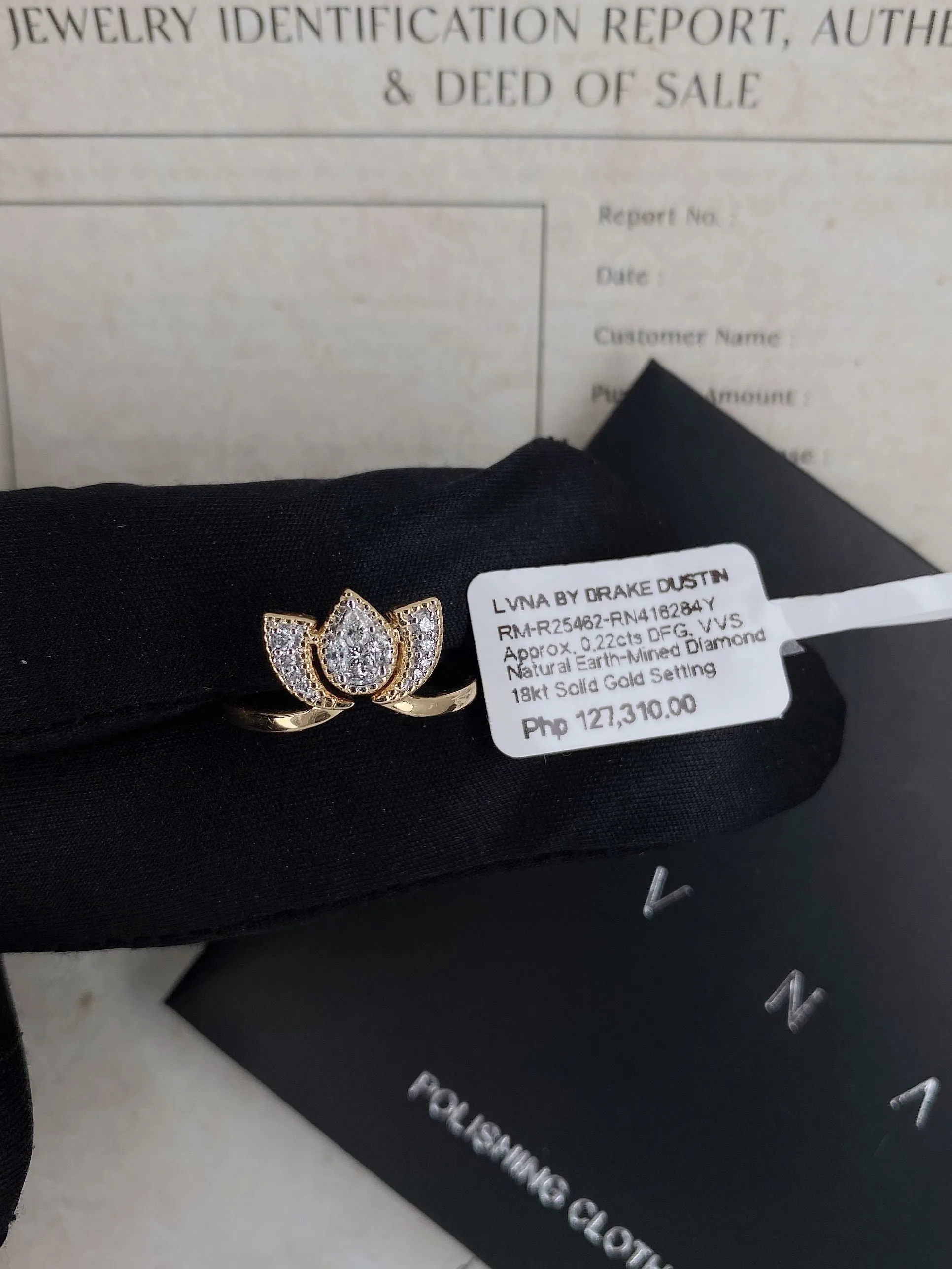 #LVNA2024 | Golden Crown Pear Diamond Ring 18kt