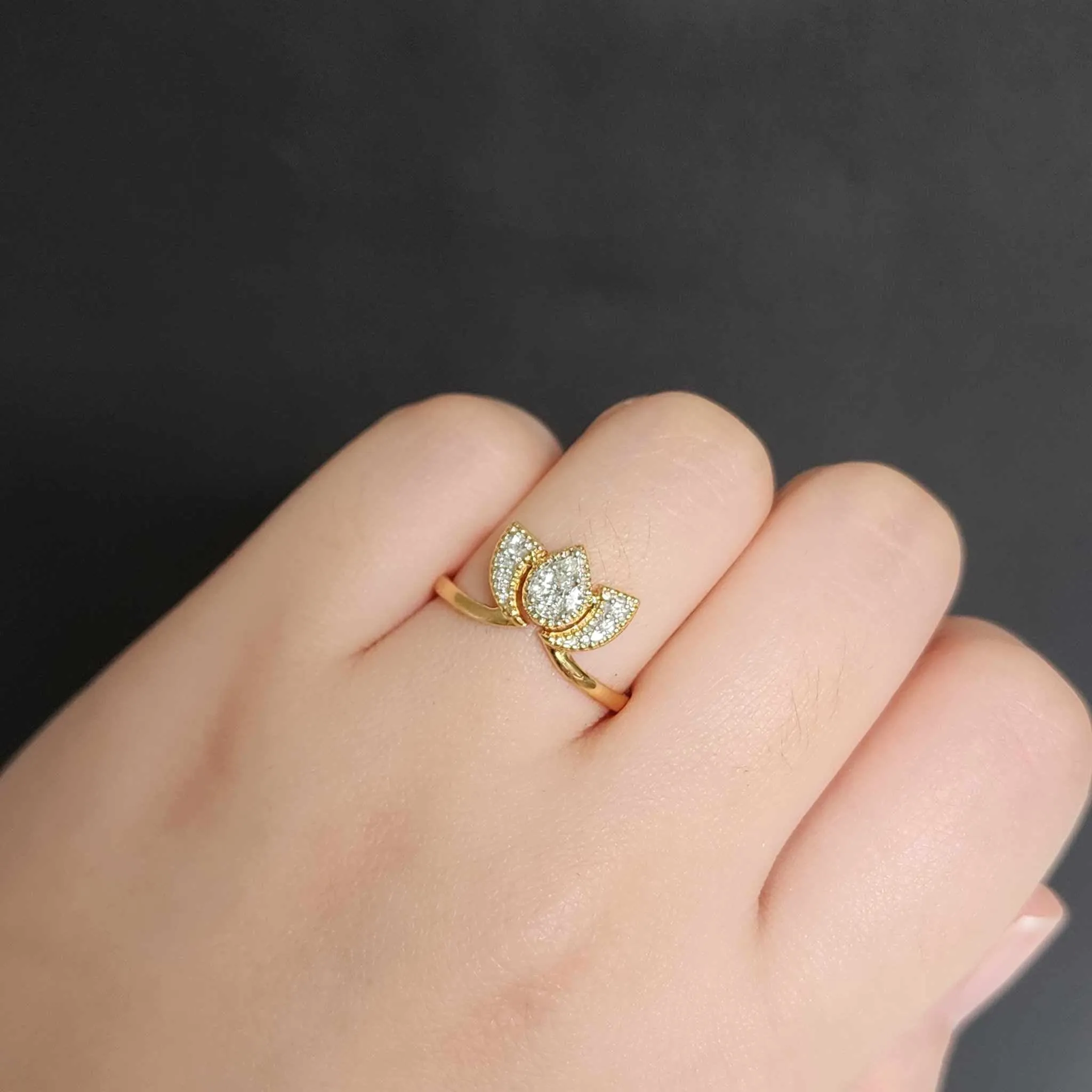 #LVNA2024 | Golden Crown Pear Diamond Ring 18kt