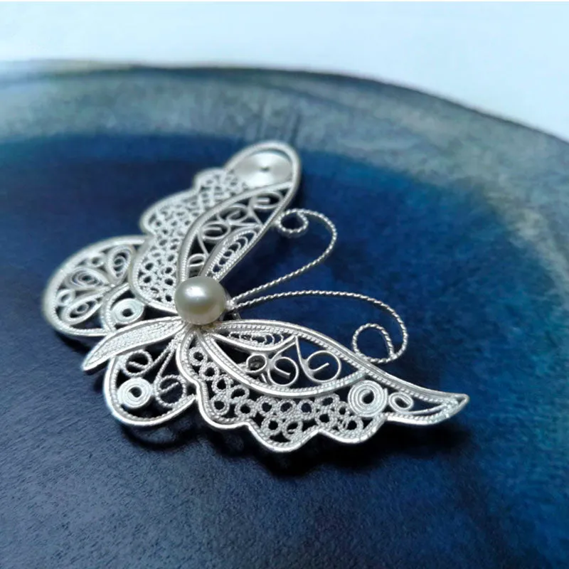 Vintage Plain Silver Filigree Butterfly Brooch Inlaid with Natural Freshwater Pearl