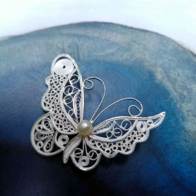 Vintage Plain Silver Filigree Butterfly Brooch Inlaid with Natural Freshwater Pearl